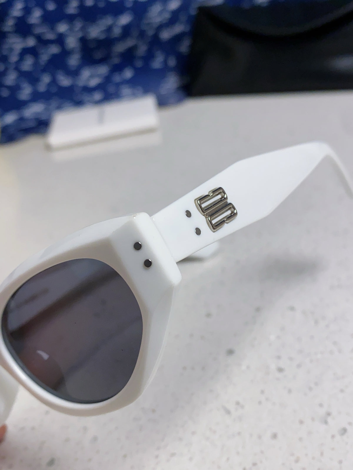 Gentle Monster ROCOCO Cat-Eye Gray Lens Sunglasses for Men & Women - 432930 - detail image 7