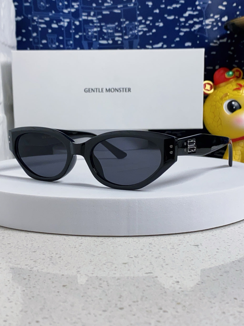 Gentle Monster ROCOCO Cat-Eye Black Lens Sunglasses for Men & Women