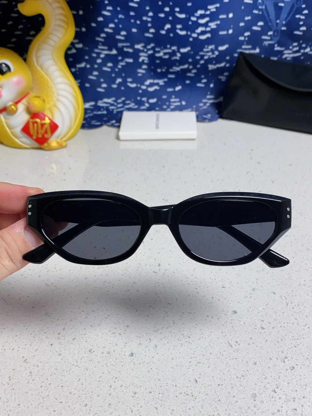 Gentle Monster ROCOCO Cat-Eye Black Lens Sunglasses for Men & Women - detail image 4
