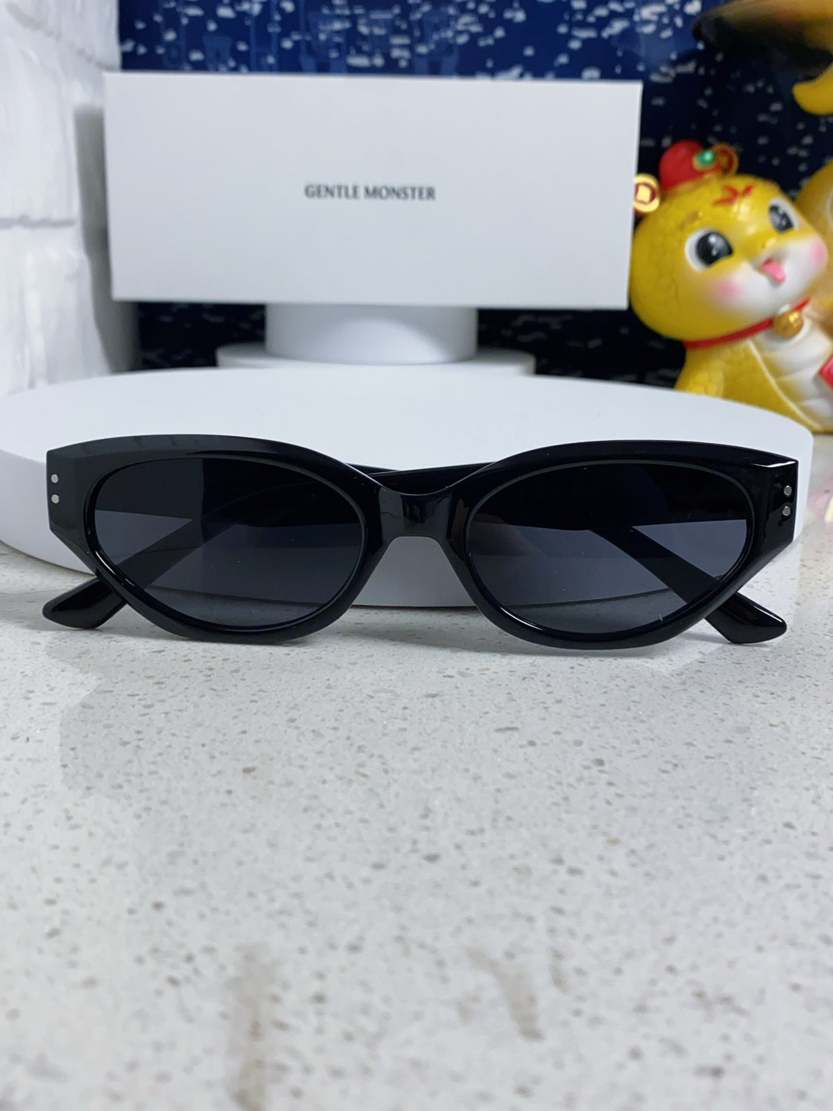 Gentle Monster ROCOCO Cat-Eye Black Lens Sunglasses for Men & Women - detail image 9