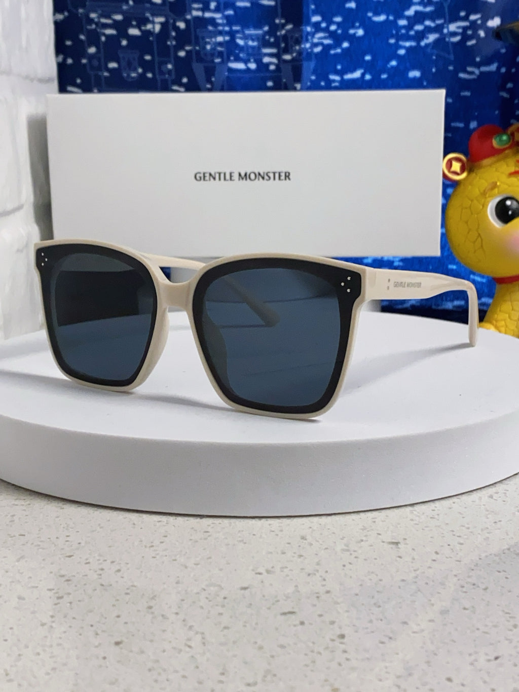 Gentle Monster DREAMER17 Oversized Blue Lens Sunglasses for Men & Women