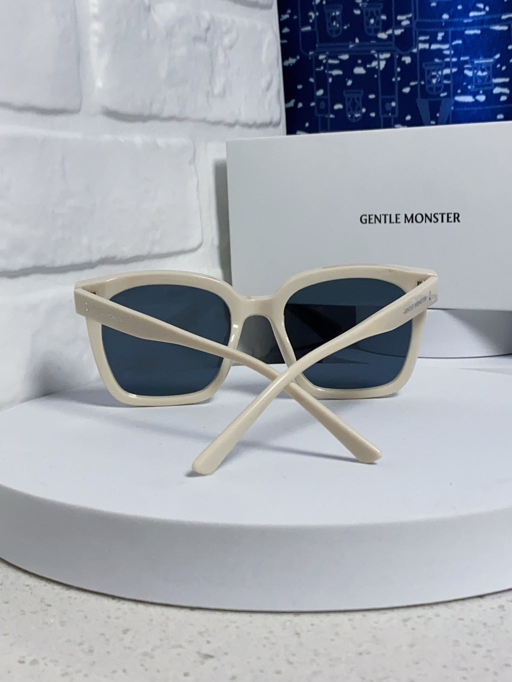 Gentle Monster DREAMER17 Oversized Blue Lens Sunglasses for Men & Women - detail image 3