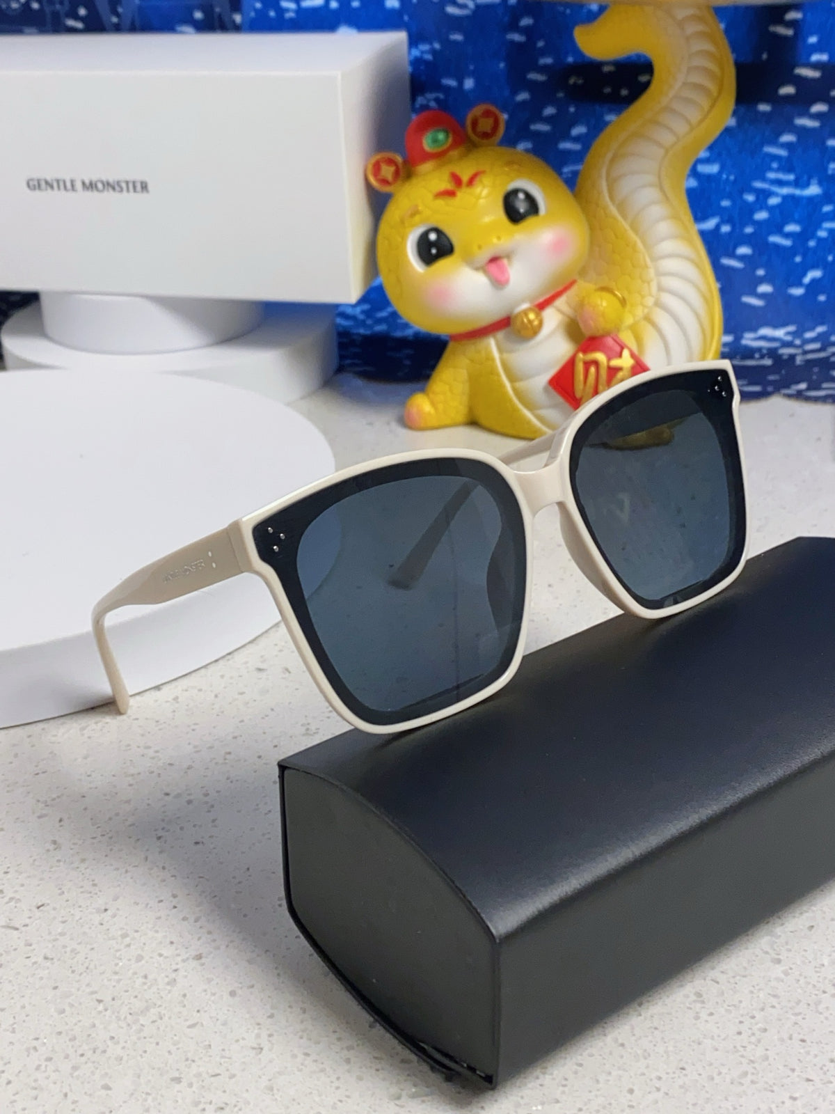 Gentle Monster DREAMER17 Oversized Blue Lens Sunglasses for Men & Women - detail image 11