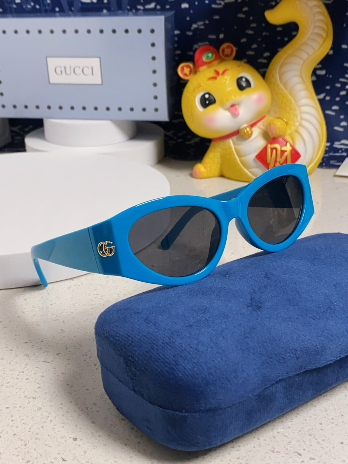 Gucci Cat-Eye Blue Lens Sunglasses for Men & Women - detail image 10