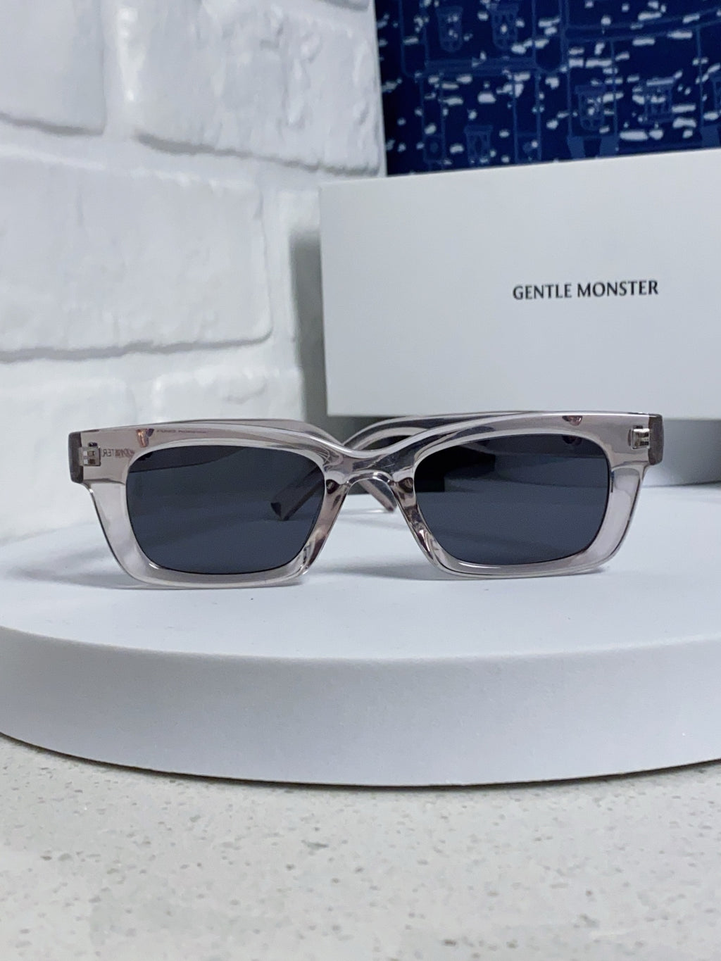 Gentle Monster JENNIE1996 Cat-Eye Silver Lens Sunglasses for Women - detail image 2
