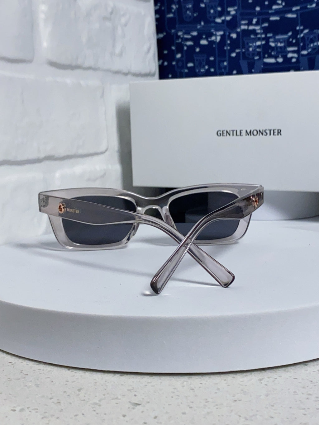 Gentle Monster JENNIE1996 Cat-Eye Silver Lens Sunglasses for Women - detail image 3