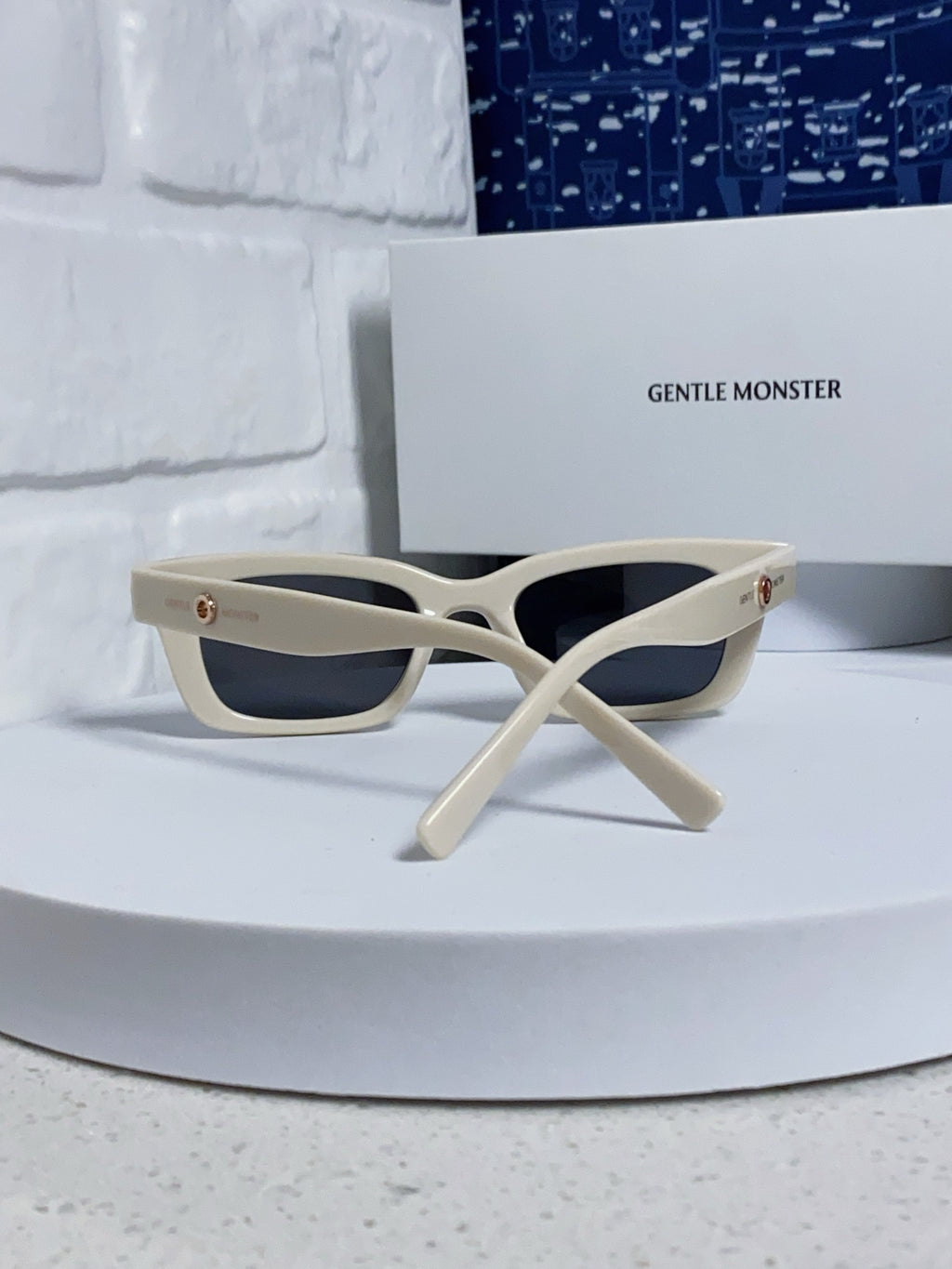 Gentle Monster JENNIE1996 Cat-Eye Gray Lens Sunglasses for Women - detail image 3