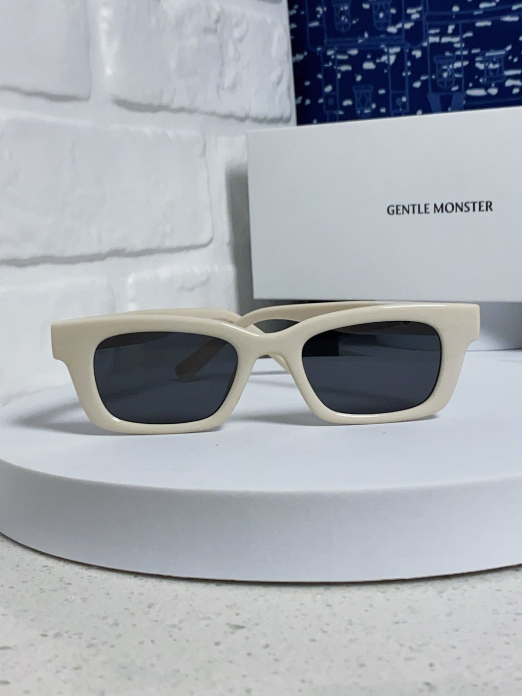 Gentle Monster JENNIE1996 Cat-Eye Gray Lens Sunglasses for Women - detail image 2