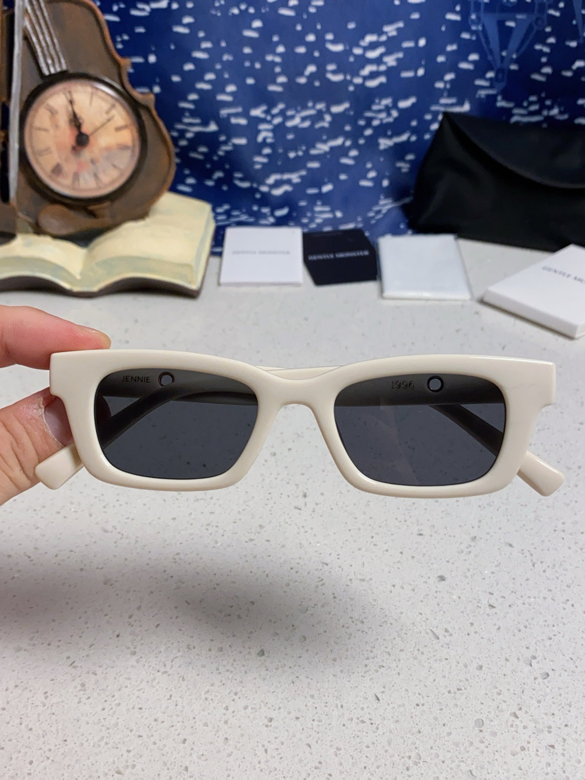 Gentle Monster JENNIE1996 Cat-Eye Gray Lens Sunglasses for Women - detail image 4