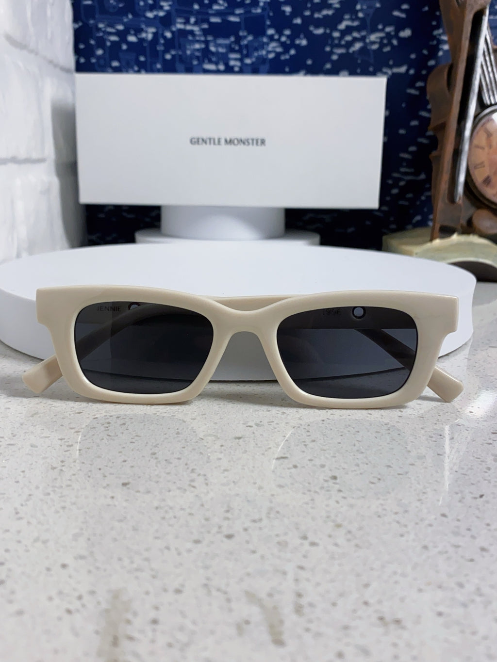 Gentle Monster JENNIE1996 Cat-Eye Gray Lens Sunglasses for Women - detail image 9
