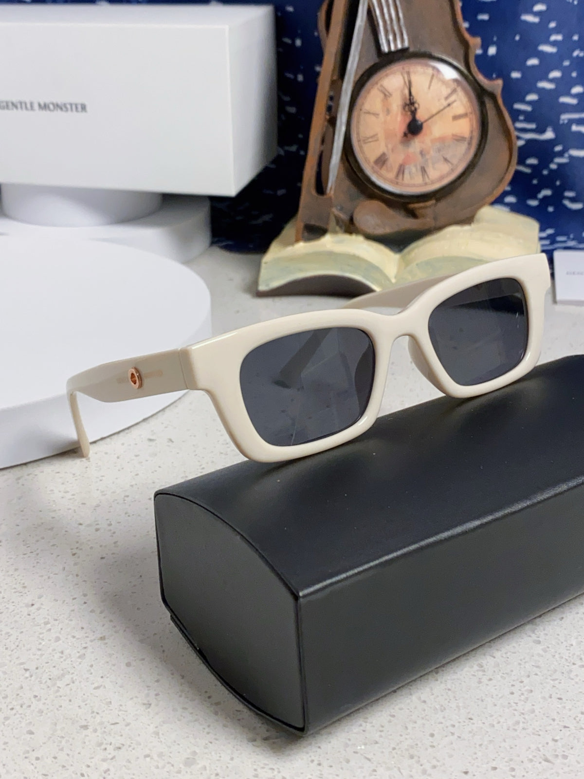 Gentle Monster JENNIE1996 Cat-Eye Gray Lens Sunglasses for Women - detail image 10
