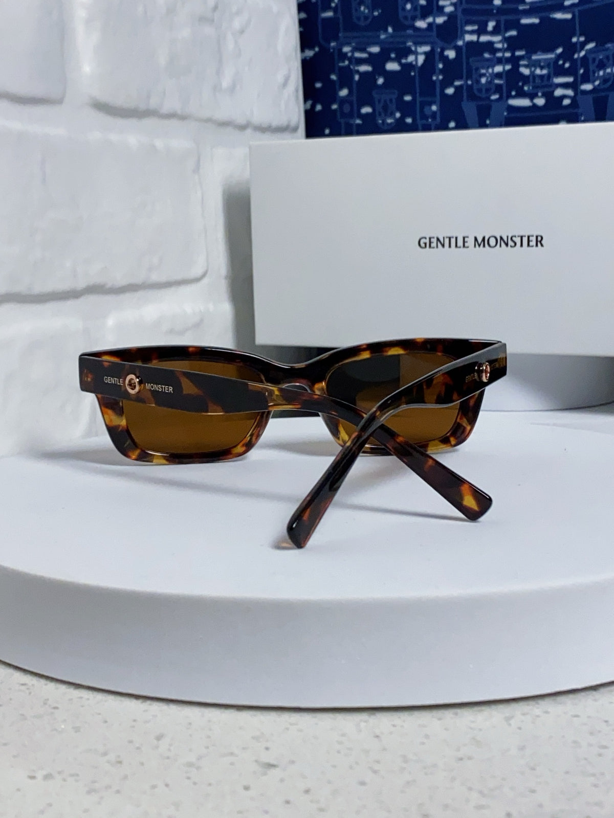 Gentle Monster JENNIE1996 Cat-Eye Brown Lens Sunglasses for Women - detail image 3