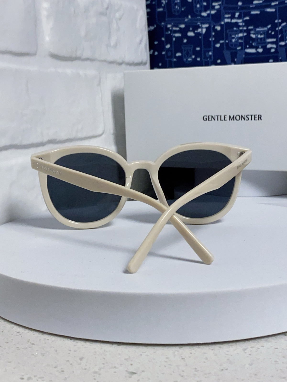 Gentle Monster SOLO Polarized Round Blue Lens Sunglasses for Men & Women - detail image 3