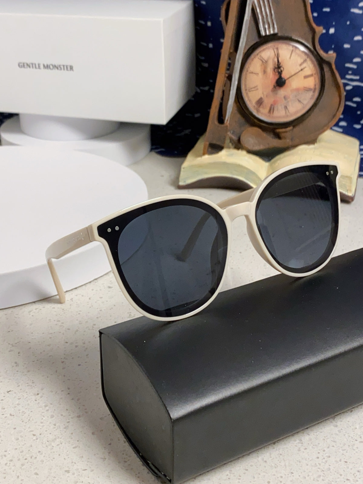 Gentle Monster SOLO Polarized Round Blue Lens Sunglasses for Men & Women - detail image 10