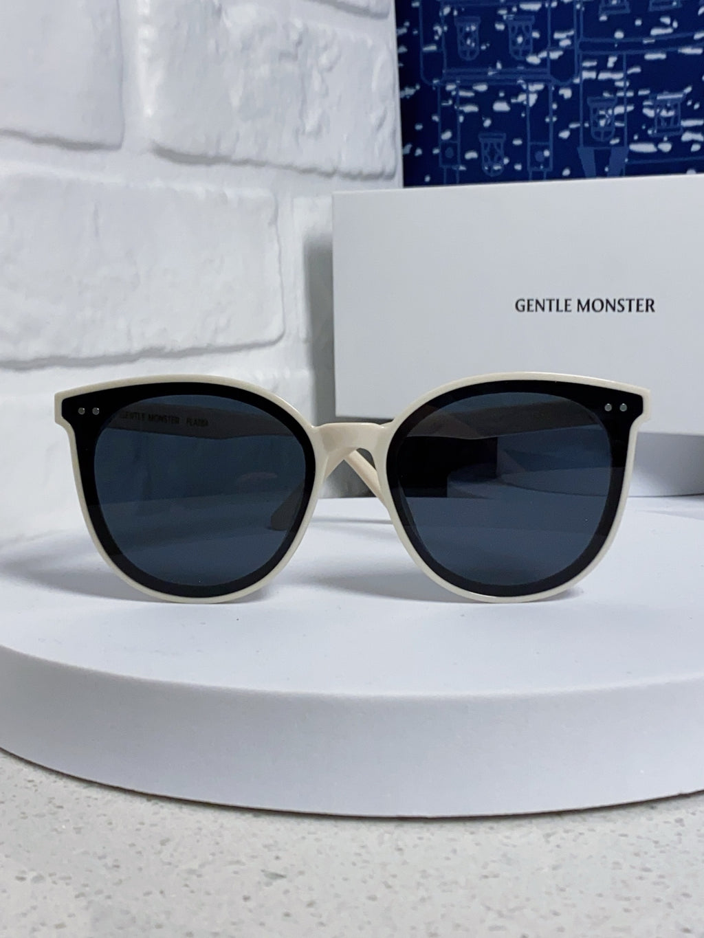 Gentle Monster SOLO Polarized Round Blue Lens Sunglasses for Men & Women - detail image 2