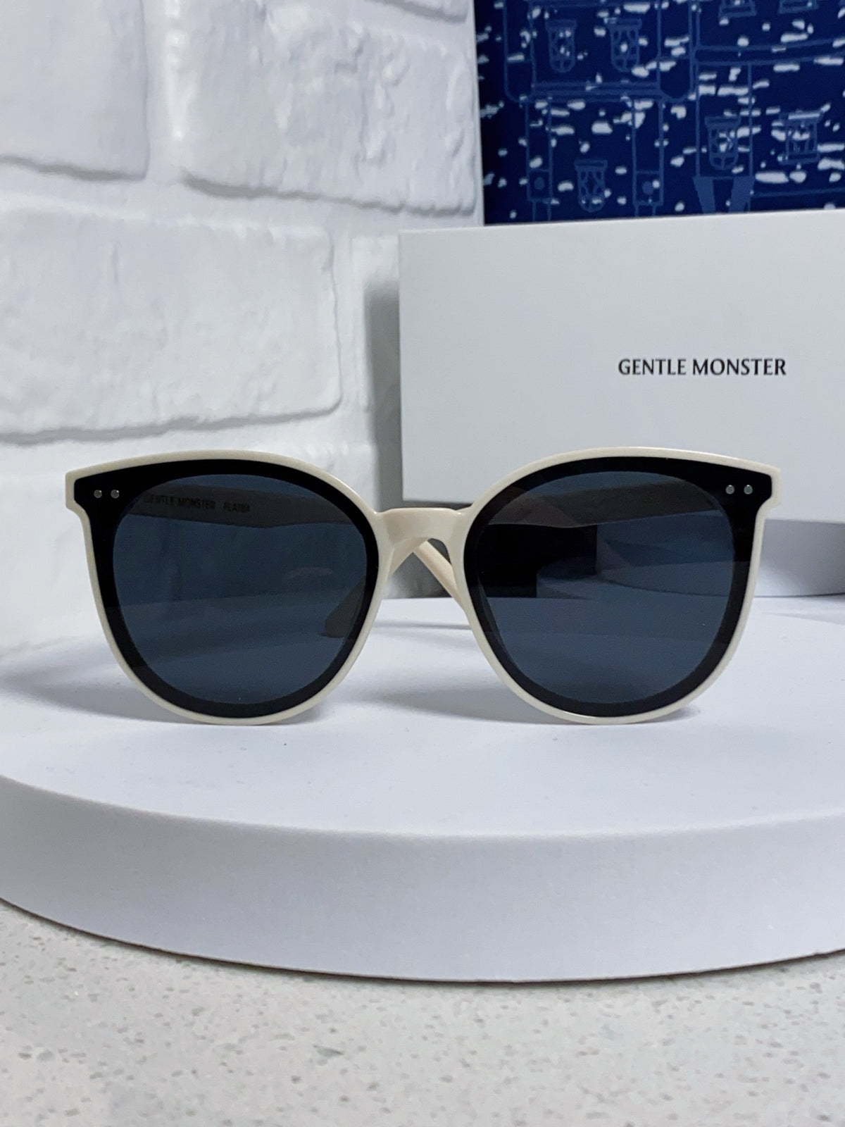 Gentle Monster SOLO Polarized Round Blue Lens Sunglasses for Men & Women - detail image 2