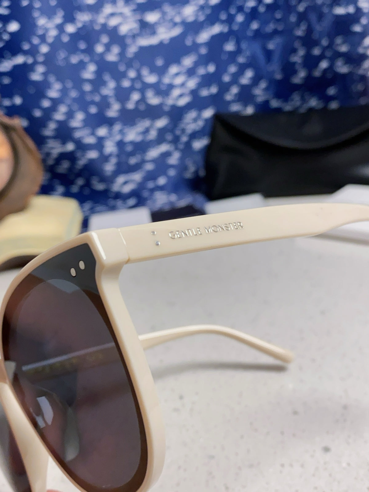 Gentle Monster SOLO Polarized Round Blue Lens Sunglasses for Men & Women - detail image 7