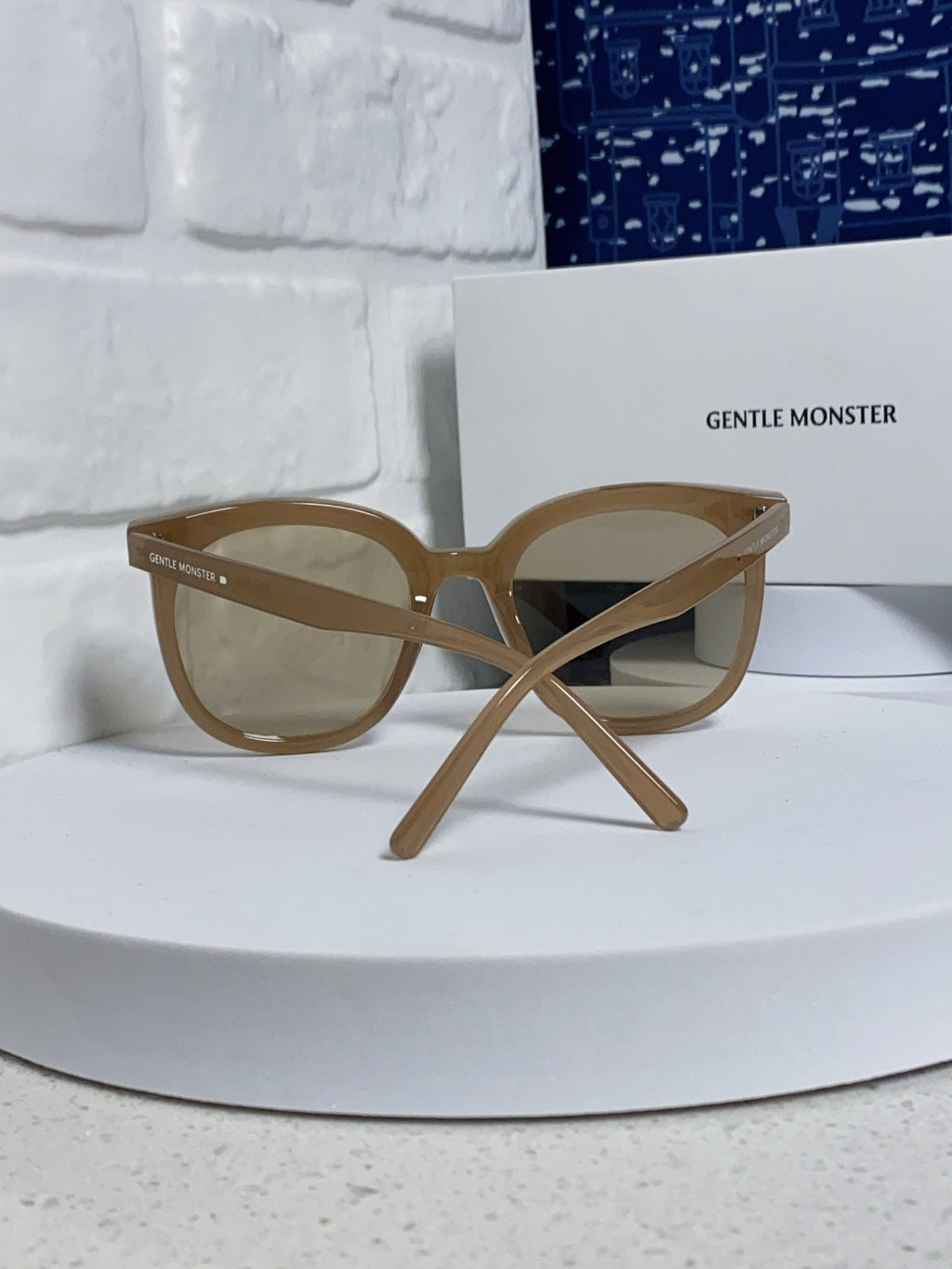 Gentle Monster MYMA Oversized Gray Lens Sunglasses for Men & Women - detail image 3
