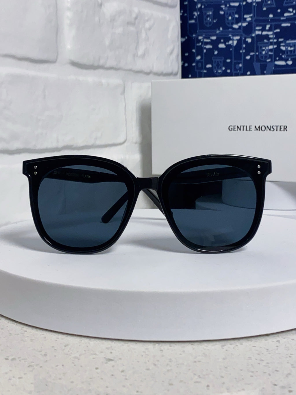 Gentle Monster MYMA Oversized Black Lens Sunglasses for Men & Women - detail image 2