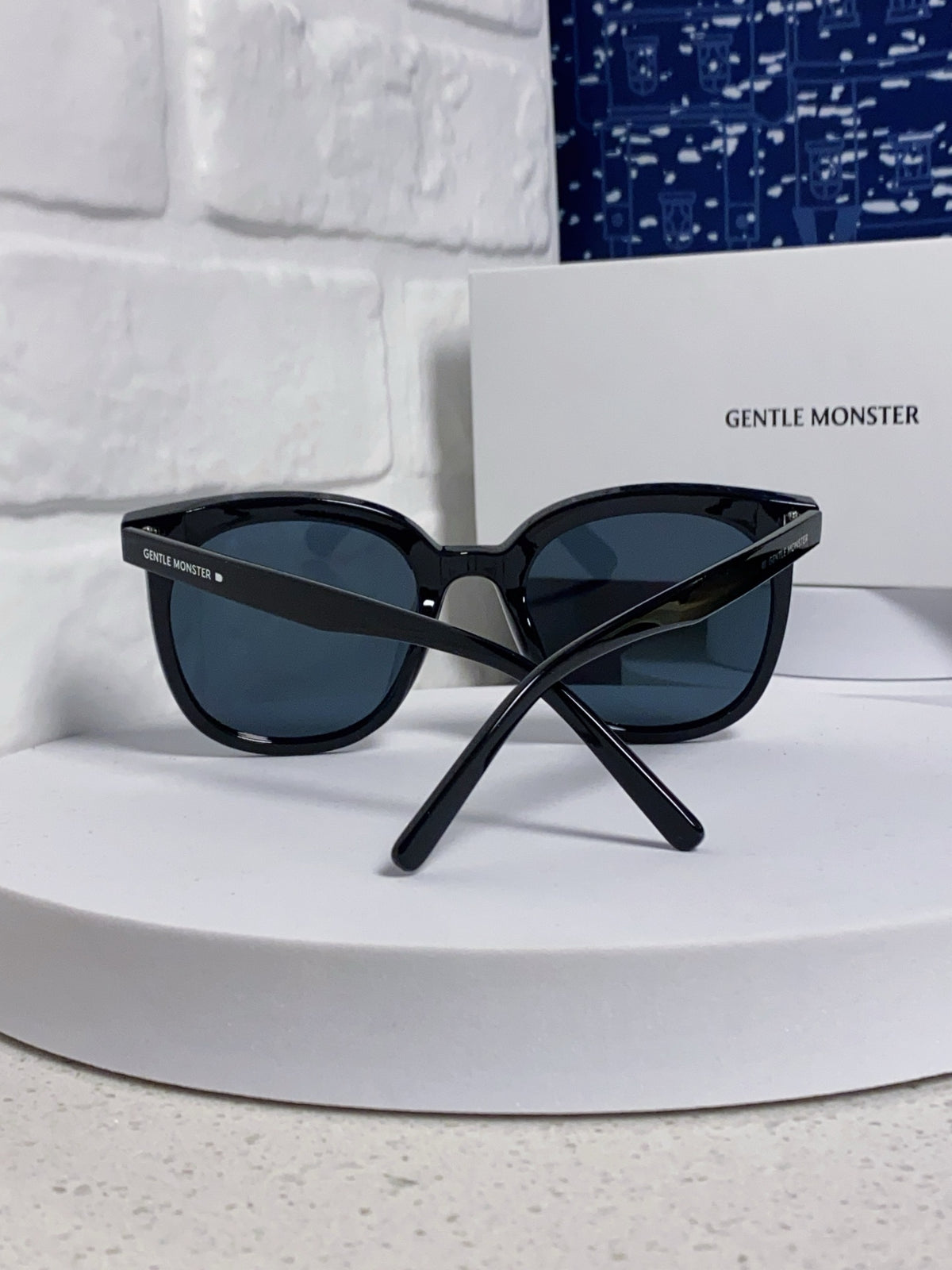 Gentle Monster MYMA Oversized Black Lens Sunglasses for Men & Women - detail image 3