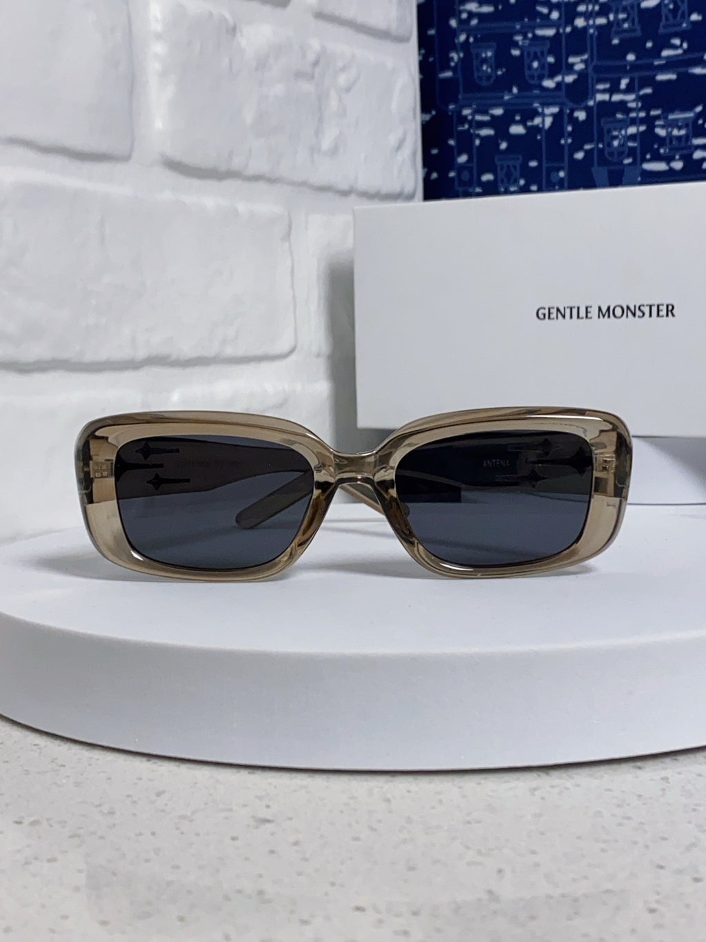 Gentle Monster ANTENA Square Gray Lens Sunglasses for Men & Women - 399374 - detail image 2