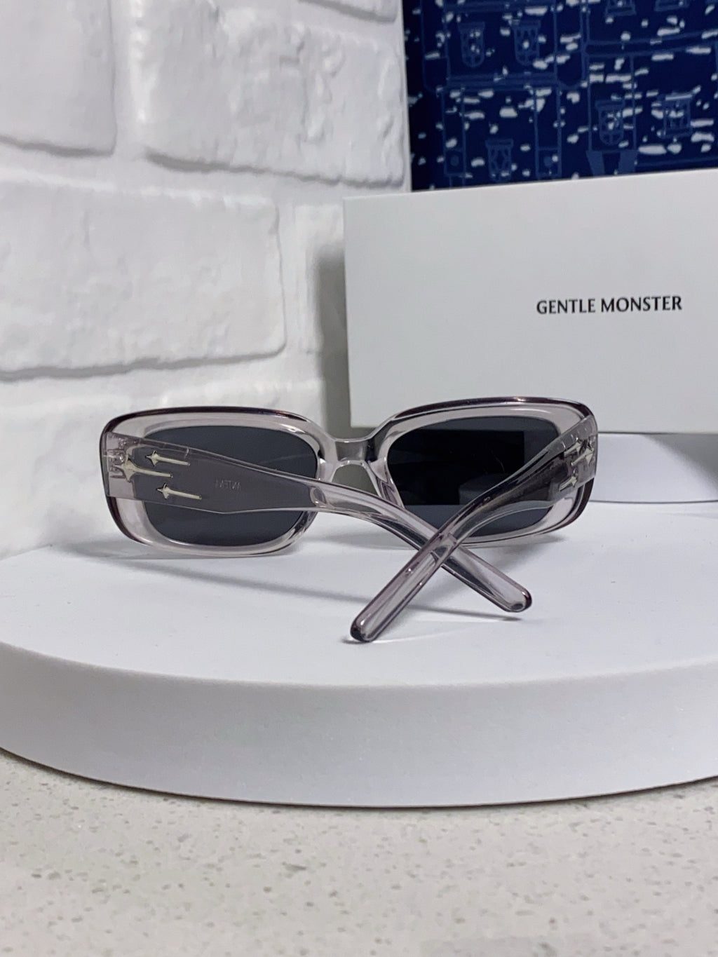 Gentle Monster ANTENA Square Gray Lens Sunglasses for Men & Women - detail image 3
