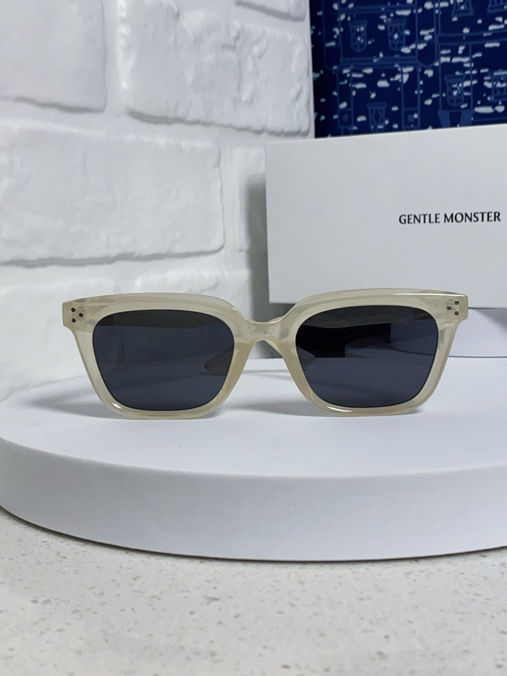Gentle Monster MUSEE Fashion Gray Lens Sunglasses for Men & Women - detail image 2
