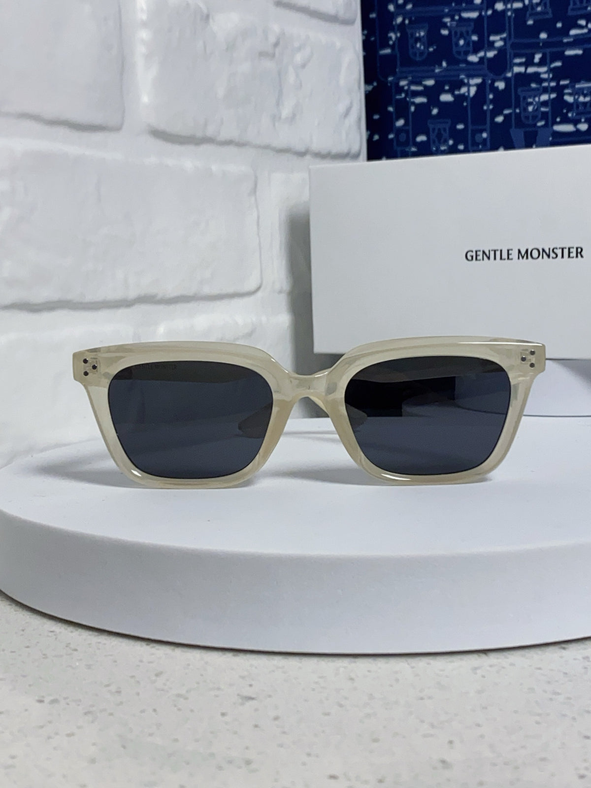 Gentle Monster MUSEE Fashion Gray Lens Sunglasses for Men & Women - detail image 2