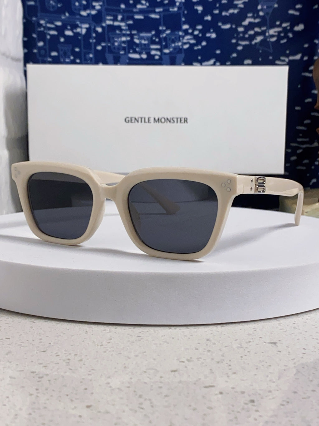 Gentle Monster MUSEE Fashion Black Lens Sunglasses for Men & Women - 383122 - detail image 2