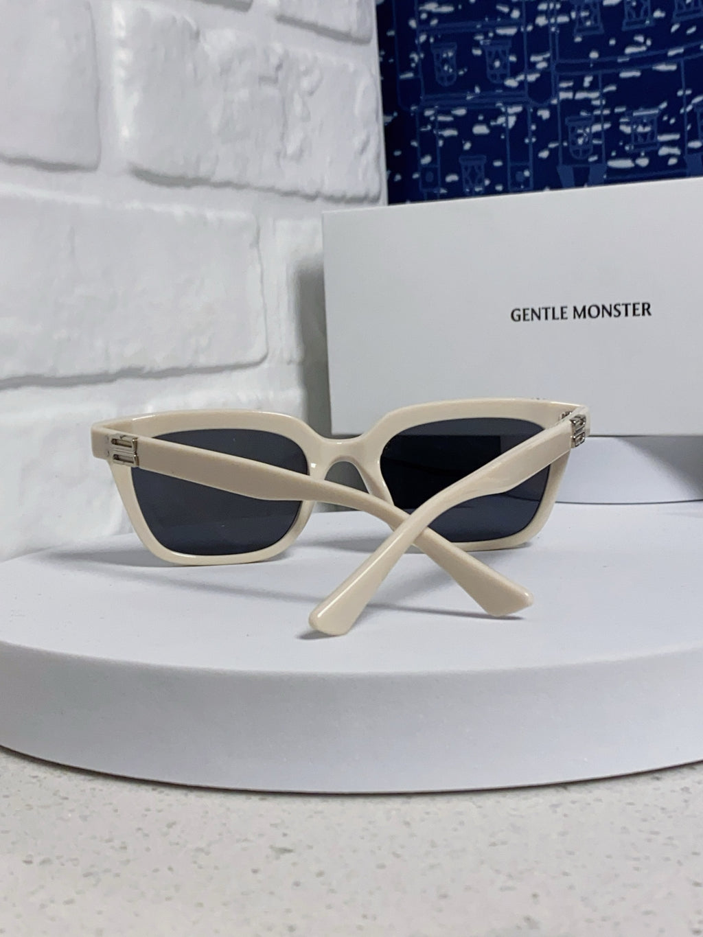 Gentle Monster MUSEE Fashion Black Lens Sunglasses for Men & Women - 383122 - detail image 4
