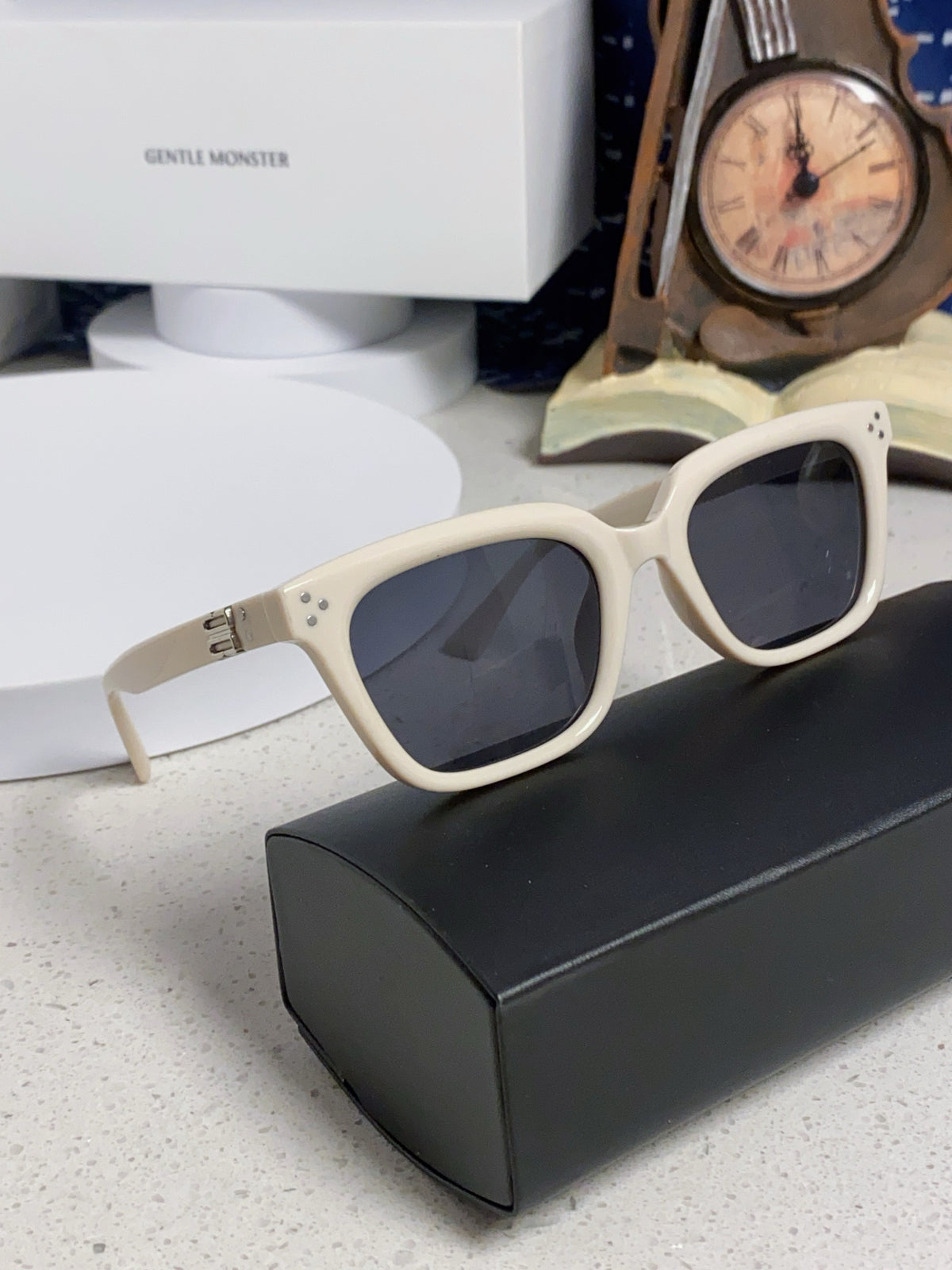 Gentle Monster MUSEE Fashion Black Lens Sunglasses for Men & Women - 383122 - detail image 11