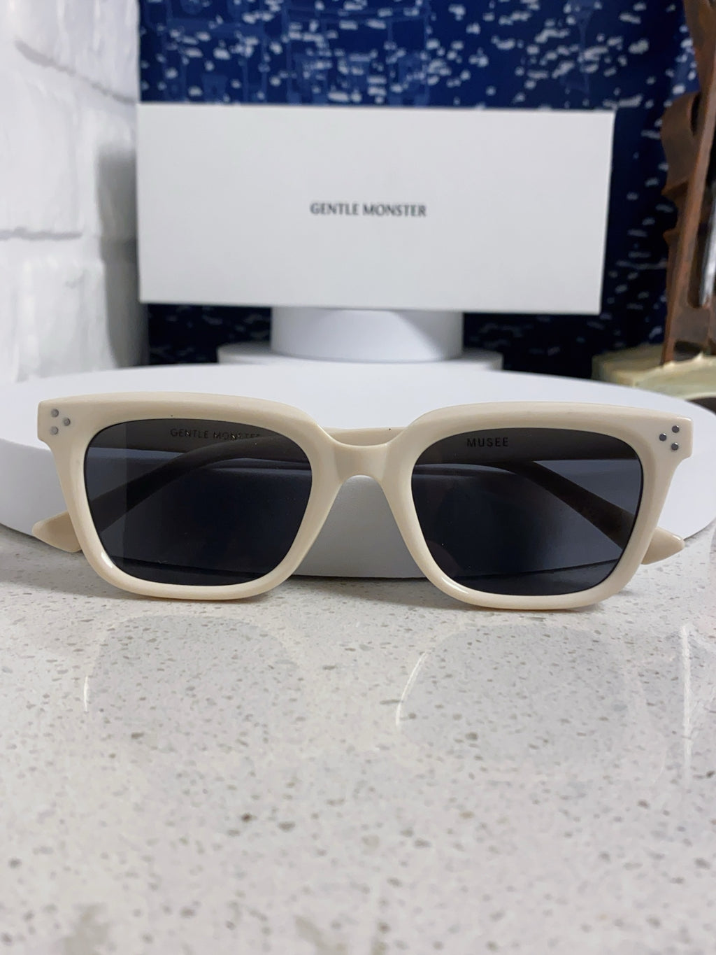 Gentle Monster MUSEE Fashion Black Lens Sunglasses for Men & Women - 383122 - detail image 10