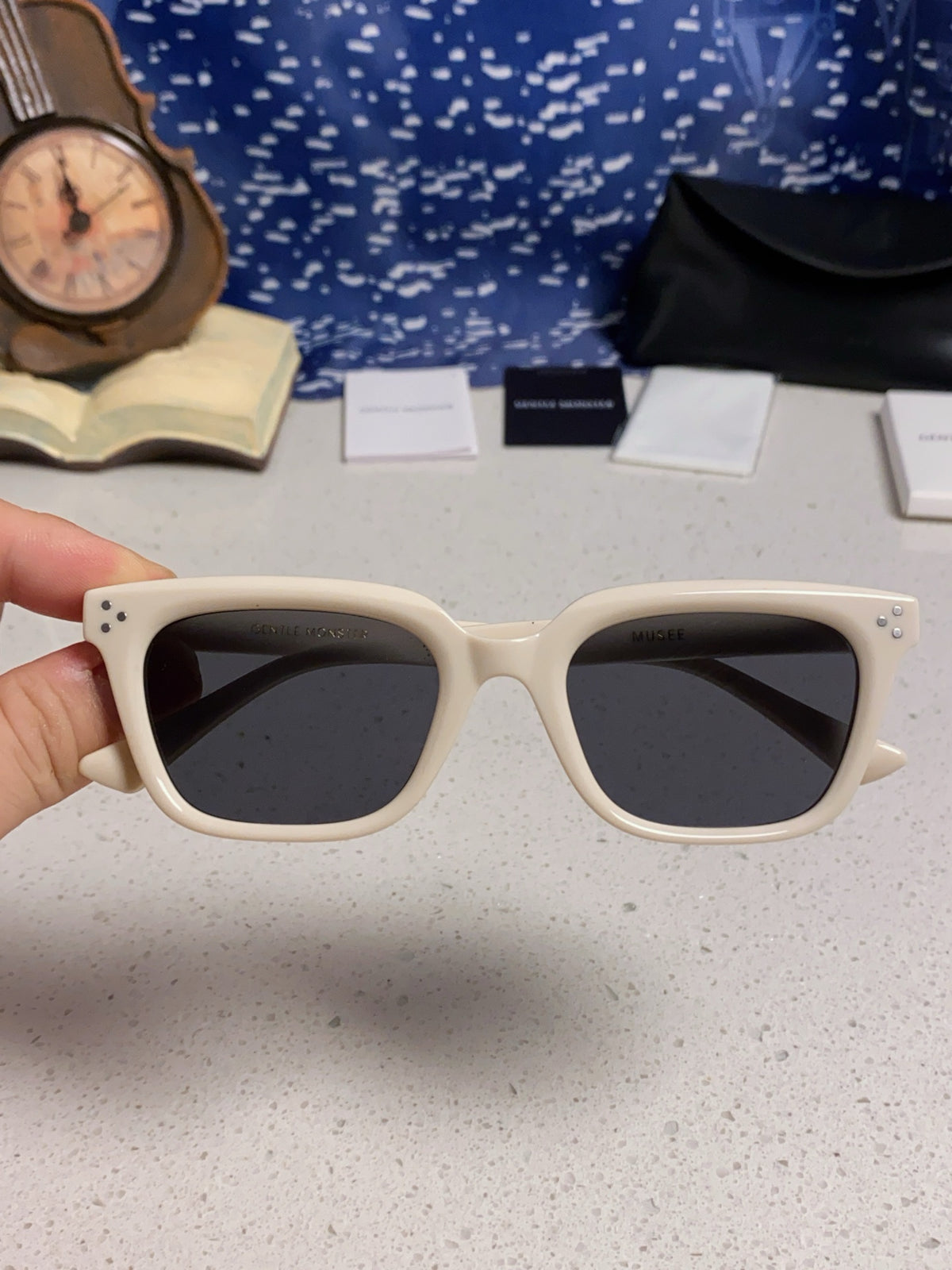 Gentle Monster MUSEE Fashion Black Lens Sunglasses for Men & Women - 383122 - detail image 5