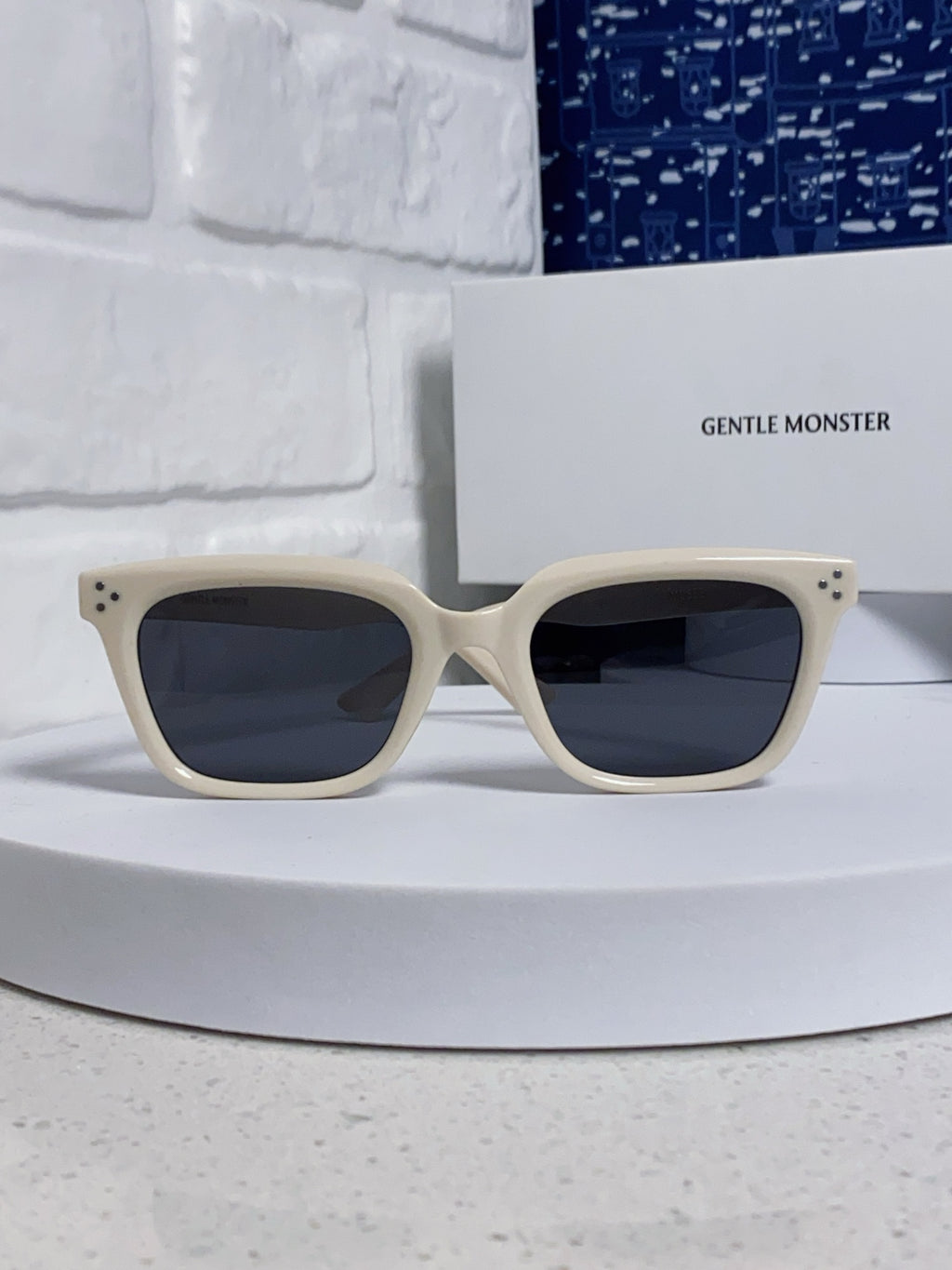 Gentle Monster MUSEE Fashion Black Lens Sunglasses for Men & Women - 383122 - detail image 3