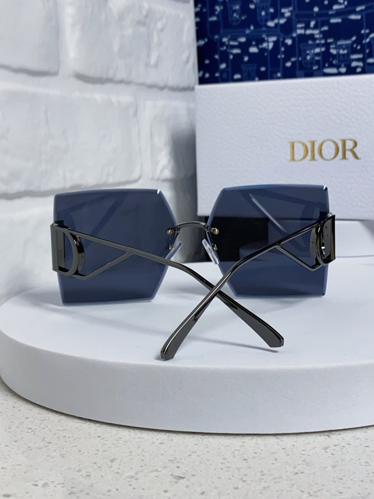 Dior 30MONTAIGNE Lightweight Rimless Red Lens Sunglasses for Men & Wo - 867127 - detail image 3