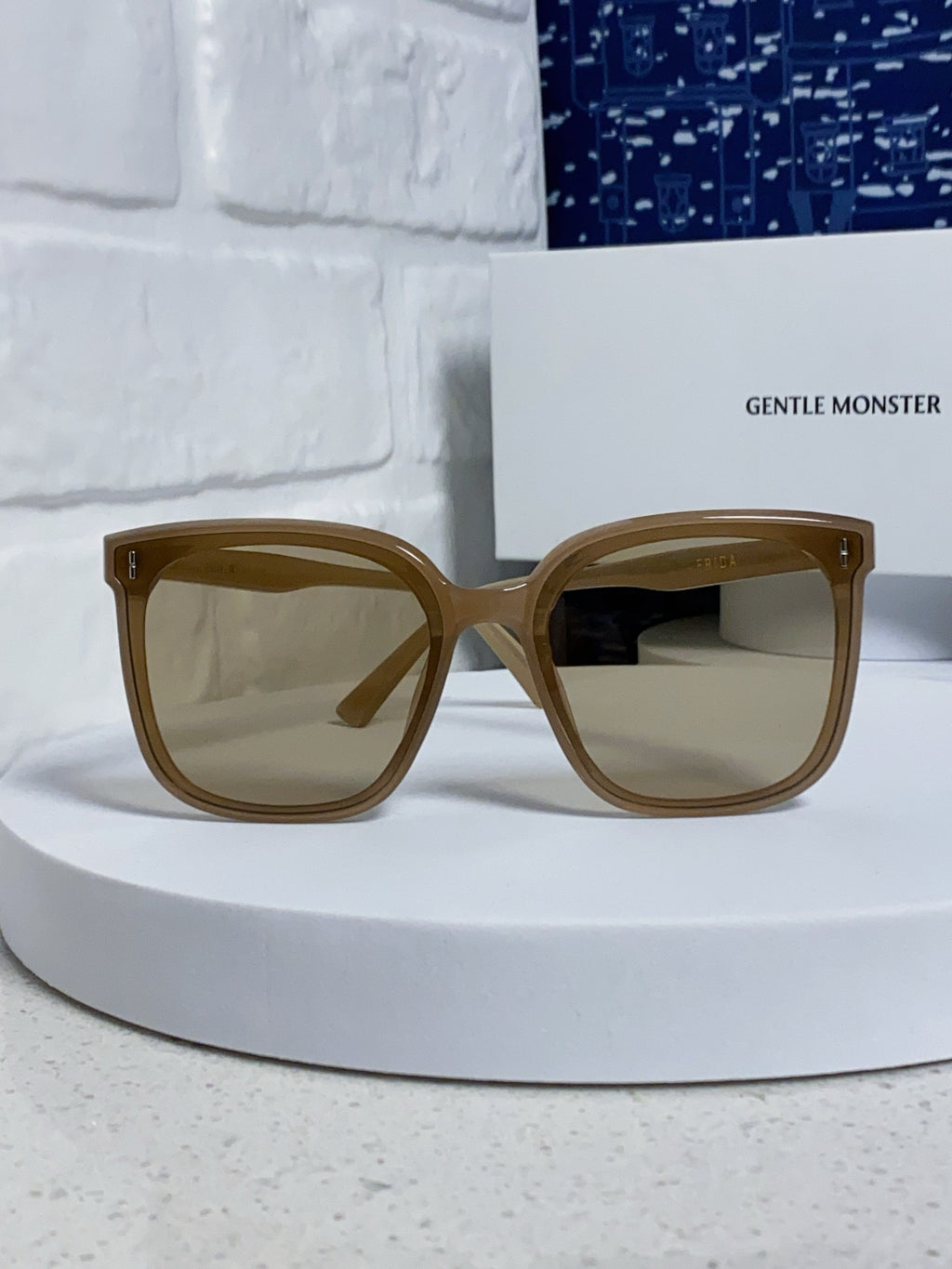 Gentle Monster FIRDA Oversized Gray Lens Sunglasses for Women - detail image 2