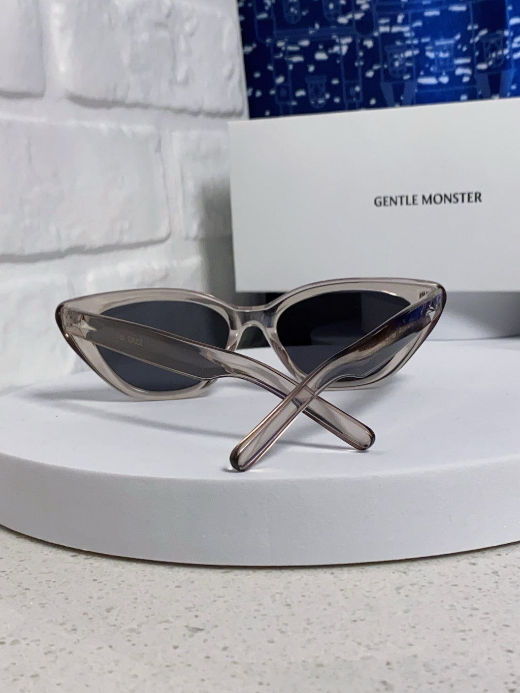 Gentle Monster SIUND Cat-Eye Gray Lens Sunglasses for Men & Women - detail image 3