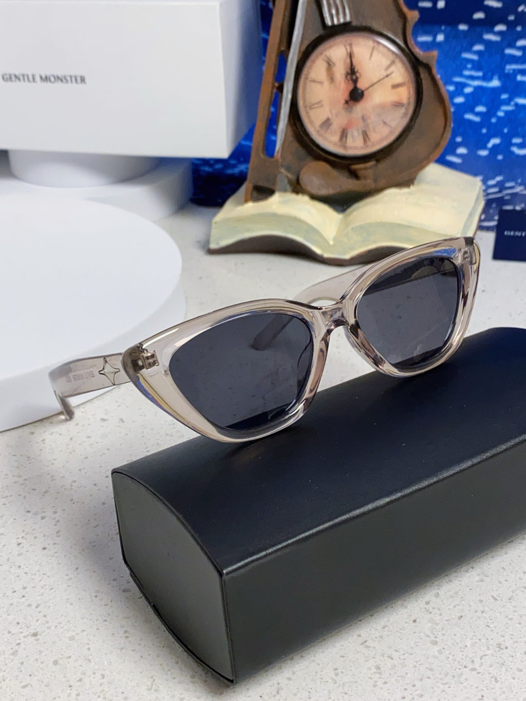 Gentle Monster SIUND Cat-Eye Gray Lens Sunglasses for Men & Women - detail image 10