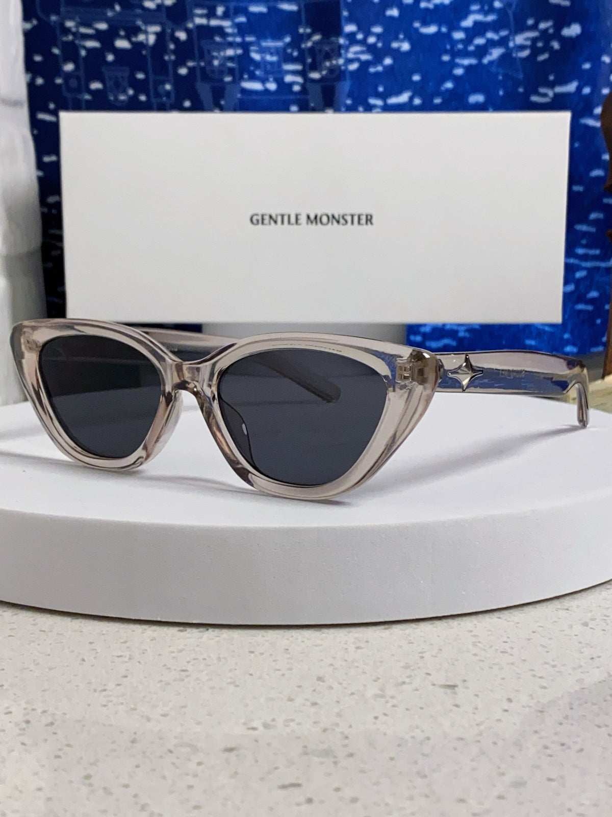 Gentle Monster SIUND Cat-Eye Gray Lens Sunglasses for Men & Women