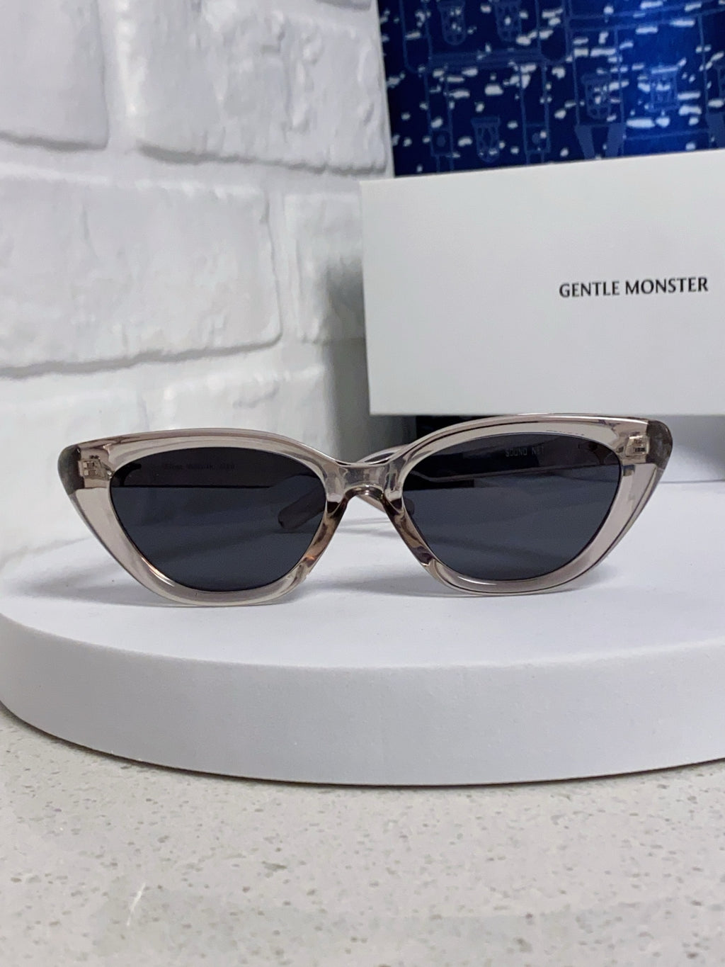 Gentle Monster SIUND Cat-Eye Gray Lens Sunglasses for Men & Women - detail image 2
