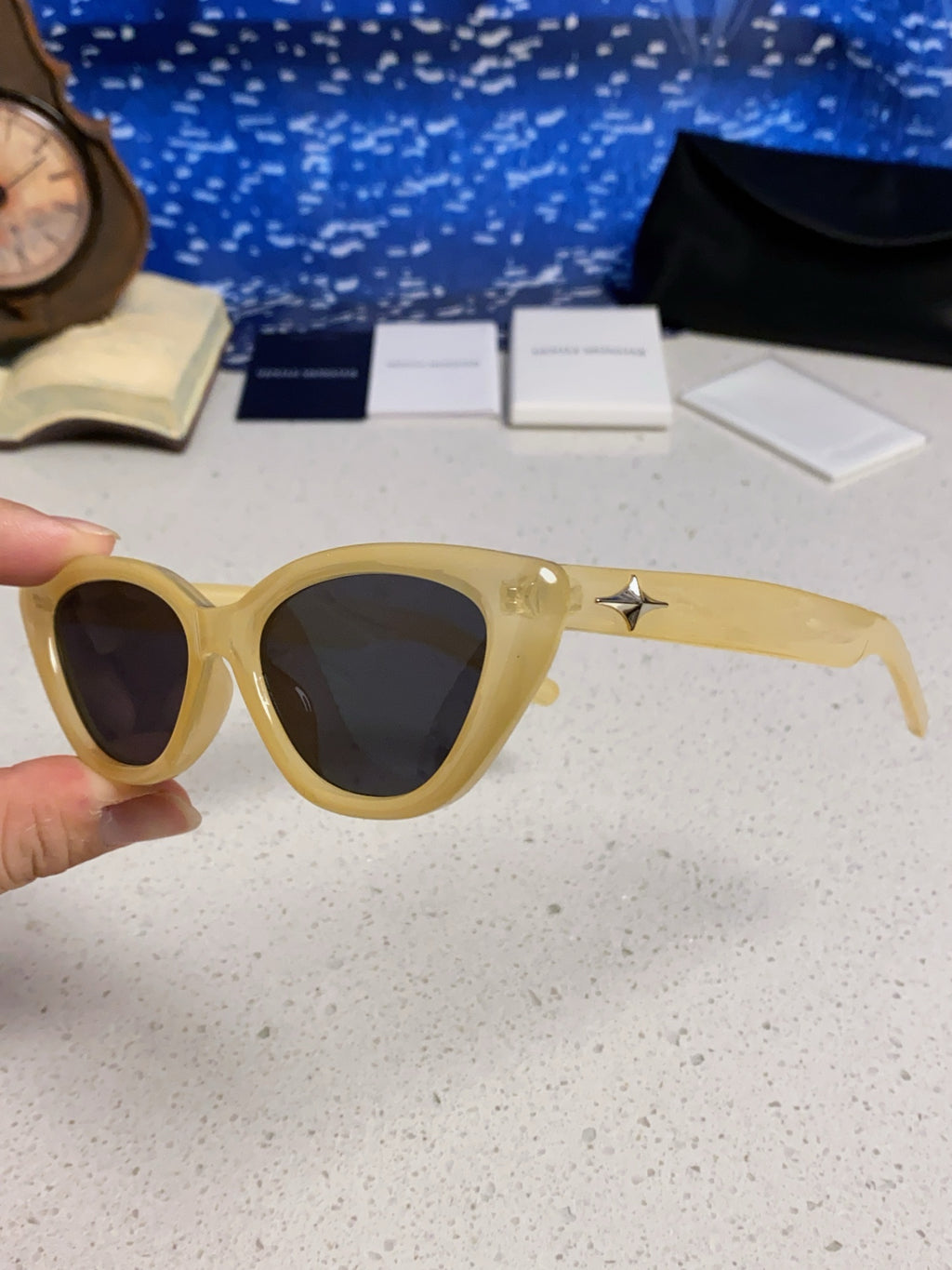 Gentle Monster SIUND Cat-Eye Gold Lens Sunglasses for Men & Women - detail image 6