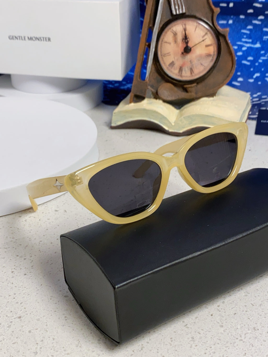 Gentle Monster SIUND Cat-Eye Gold Lens Sunglasses for Men & Women - detail image 10