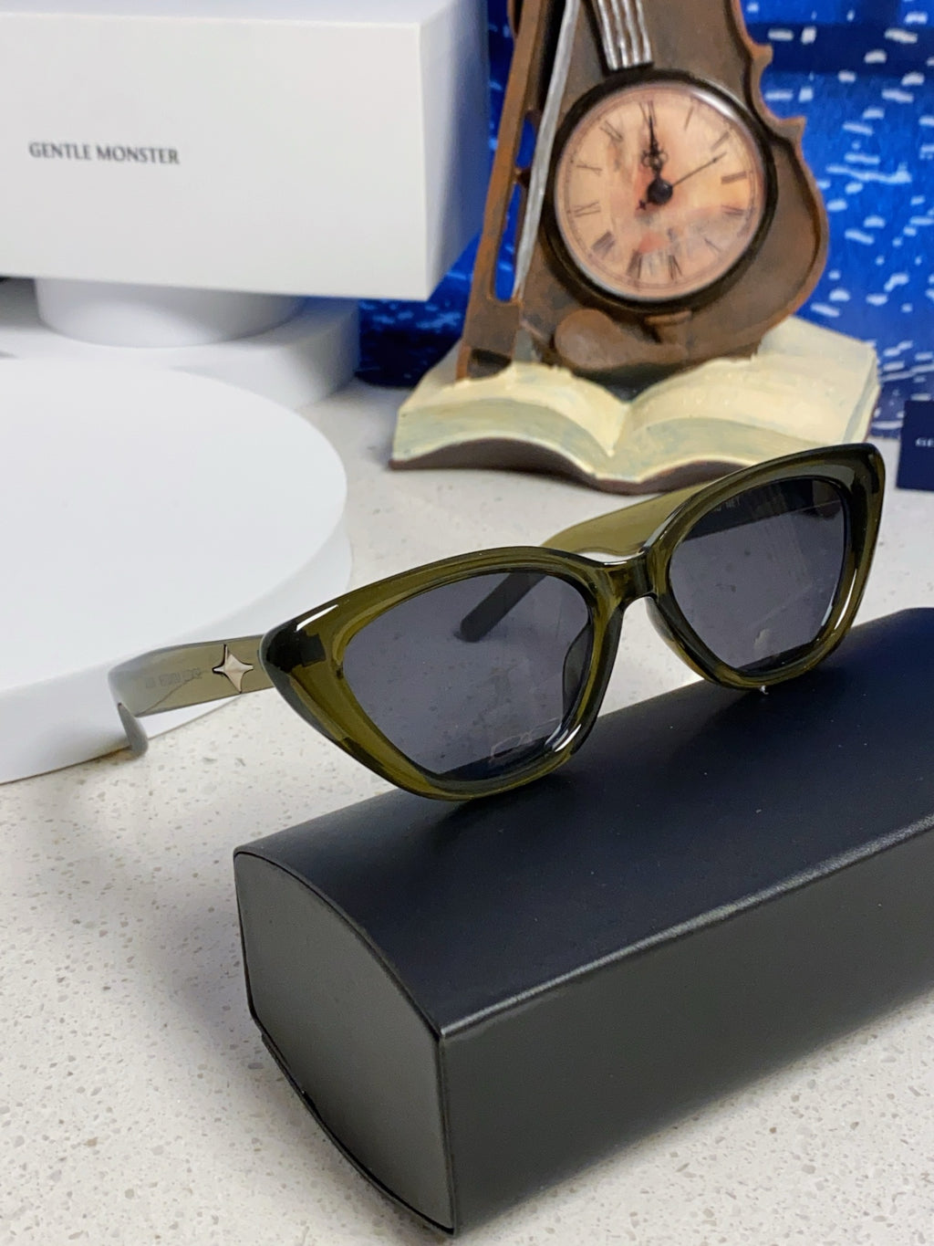 Gentle Monster SIUND Cat-Eye Black Lens Sunglasses for Men & Women - detail image 10