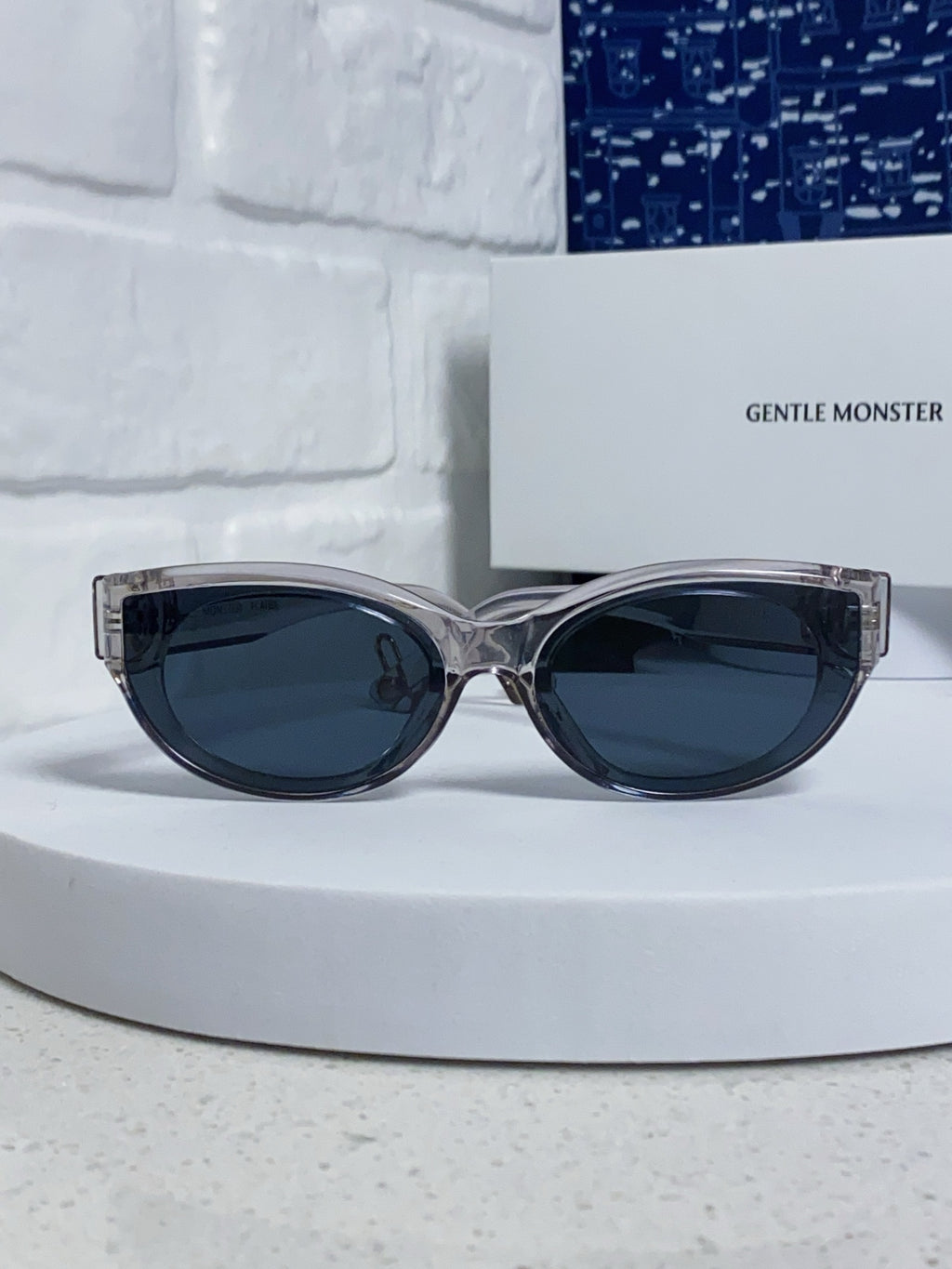 Gentle Monster GW003 Cat-Eye Blue Lens Sunglasses for Men & Women - 383104 - detail image 2