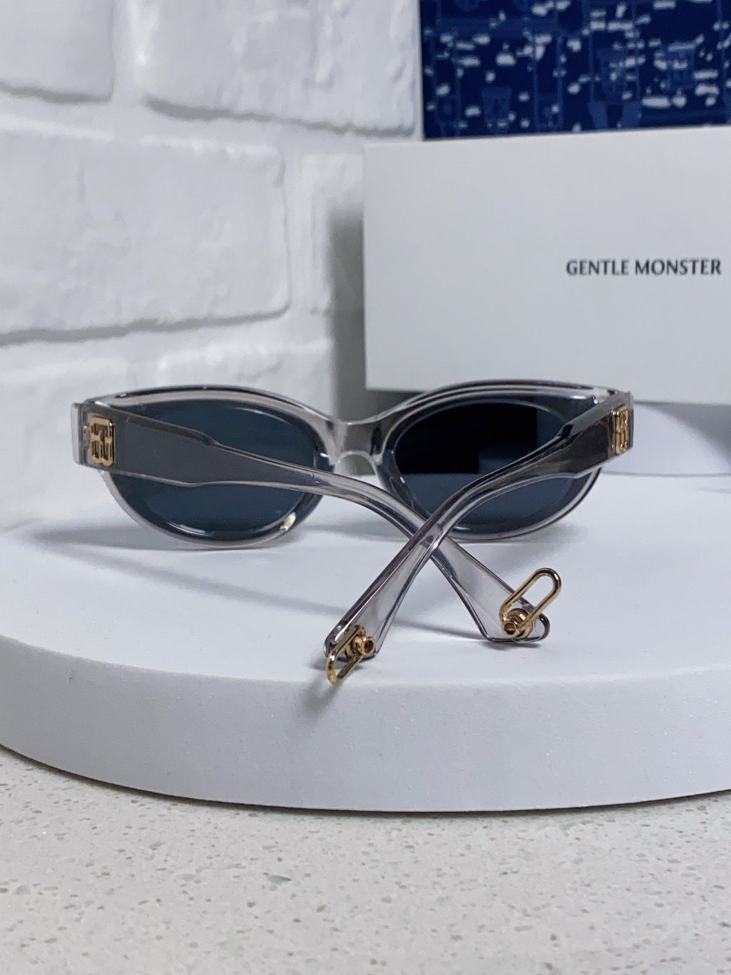 Gentle Monster GW003 Cat-Eye Blue Lens Sunglasses for Men & Women - 383104 - detail image 3