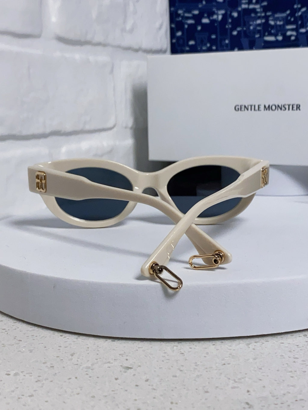 Gentle Monster GW003 Cat-Eye Blue Lens Sunglasses for Men & Women - detail image 3
