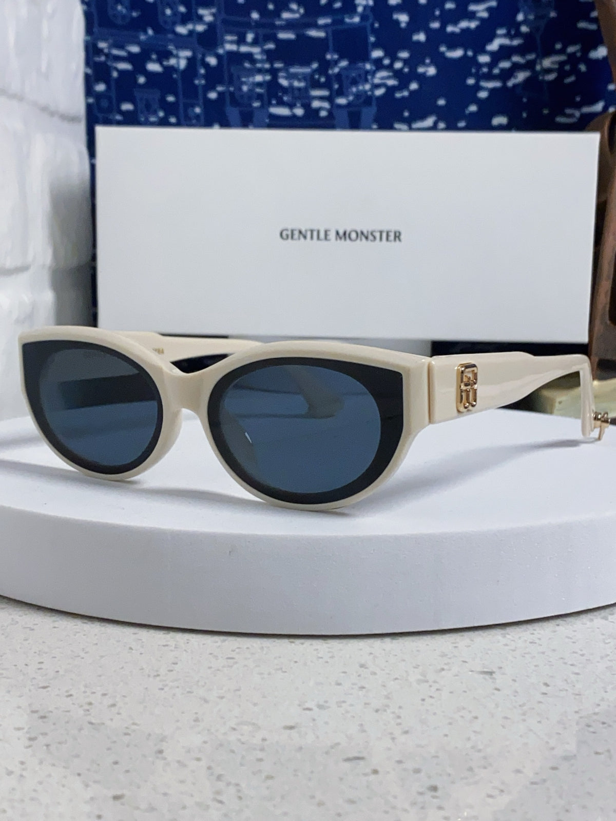 Gentle Monster GW003 Cat-Eye Blue Lens Sunglasses for Men & Women