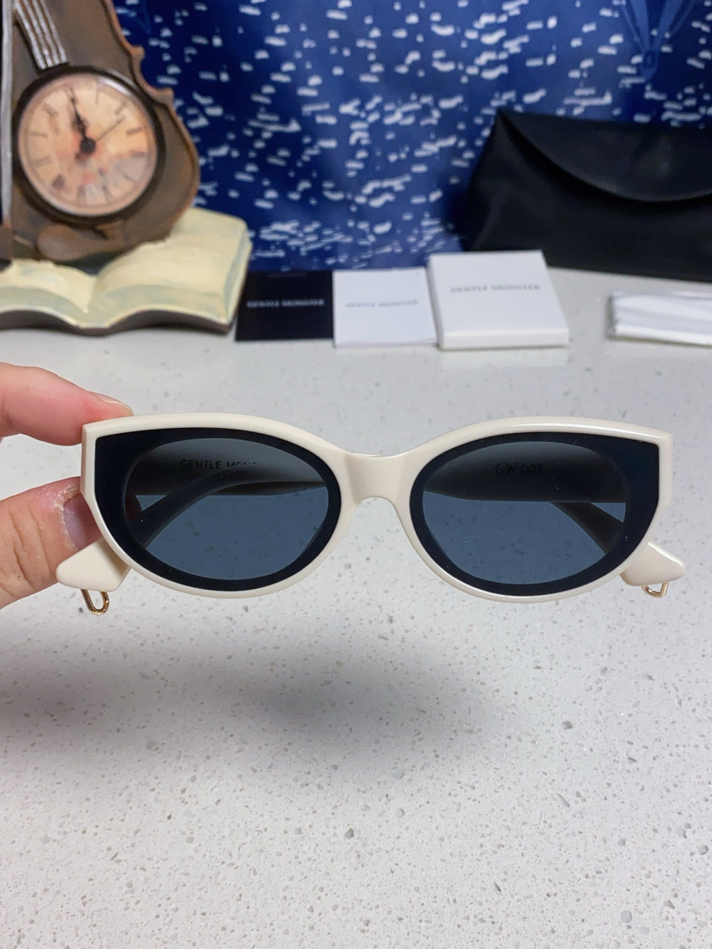 Gentle Monster GW003 Cat-Eye Blue Lens Sunglasses for Men & Women - detail image 4