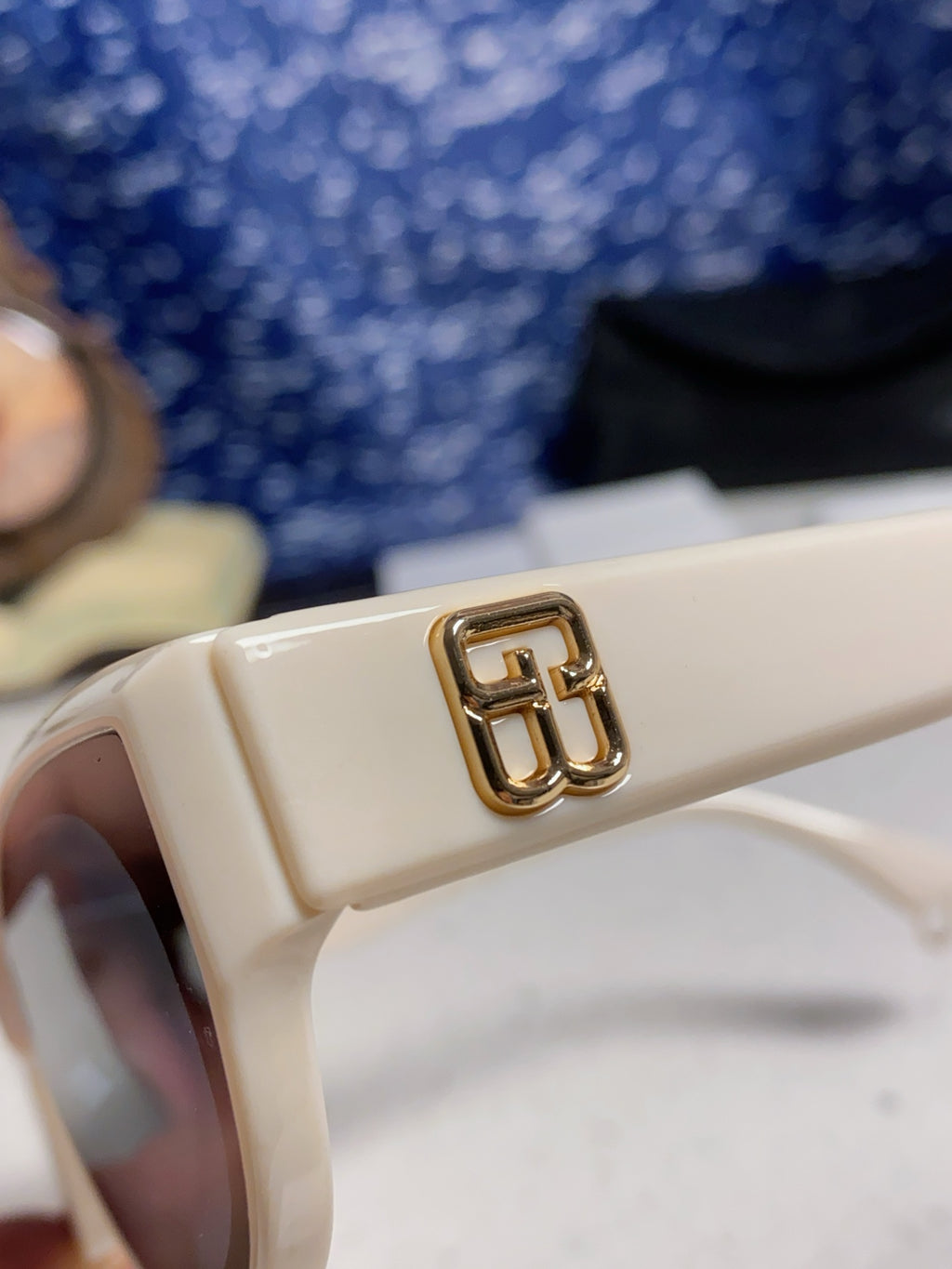 Gentle Monster GW003 Cat-Eye Blue Lens Sunglasses for Men & Women - detail image 7