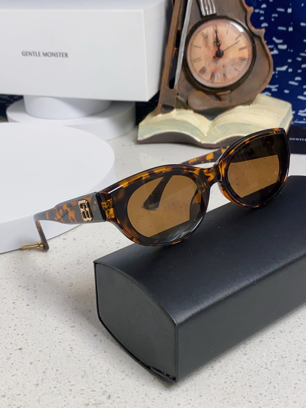 Gentle Monster GW003 Cat-Eye Brown Lens Sunglasses for Men & Women - detail image 10